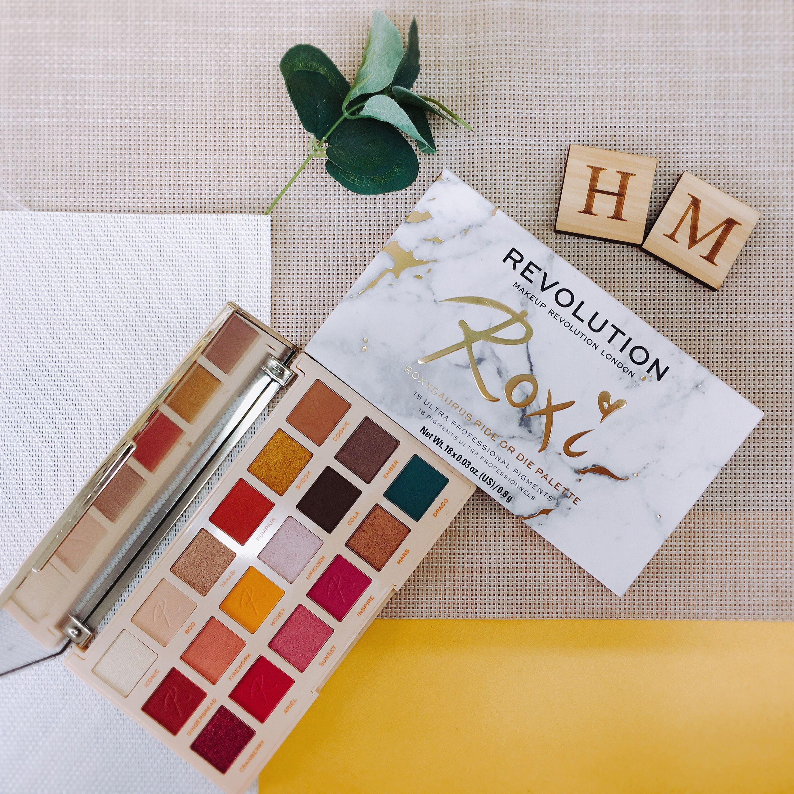 Bảng Màu Mắt Makeup Revolution X Roxxsaurus Ride Or Die Shadow Palette 7951